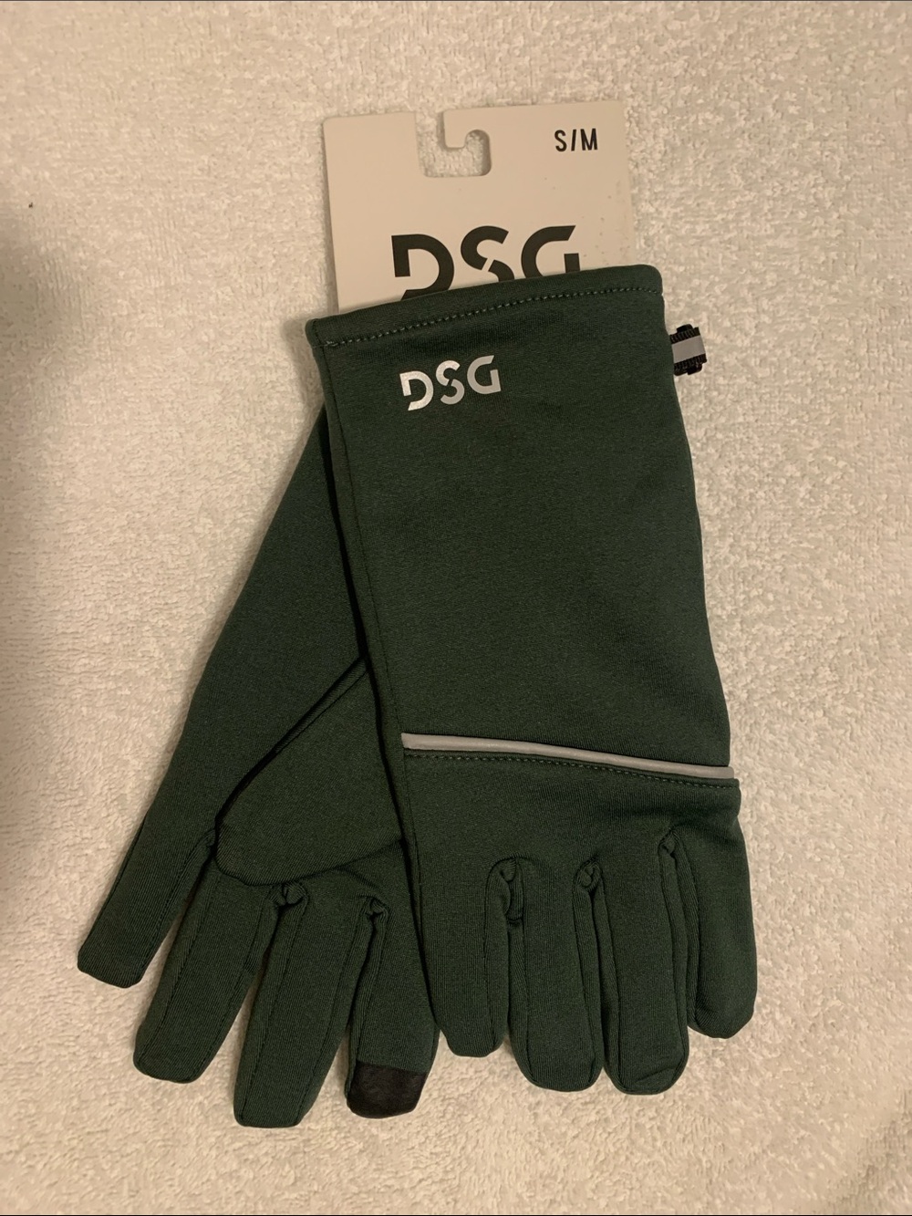 DSG performance gloves in size small unisex NWT
